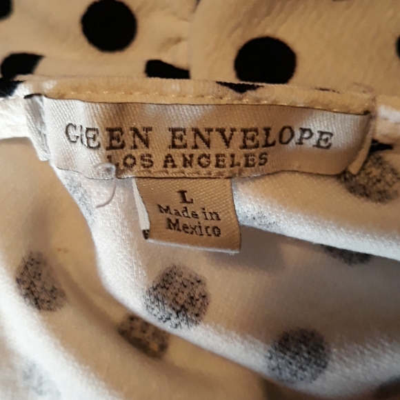 Adorable Polka Dot Top with Ruffled Sleeves - Picture 5 of 6